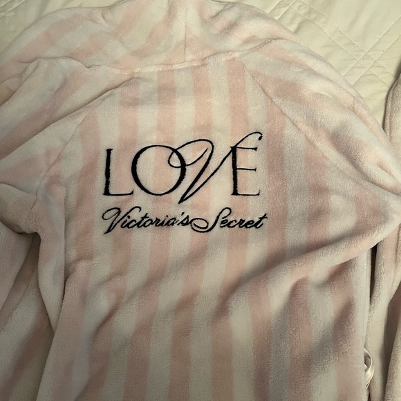 Victoria Secret Robe - Picture 2 of 3